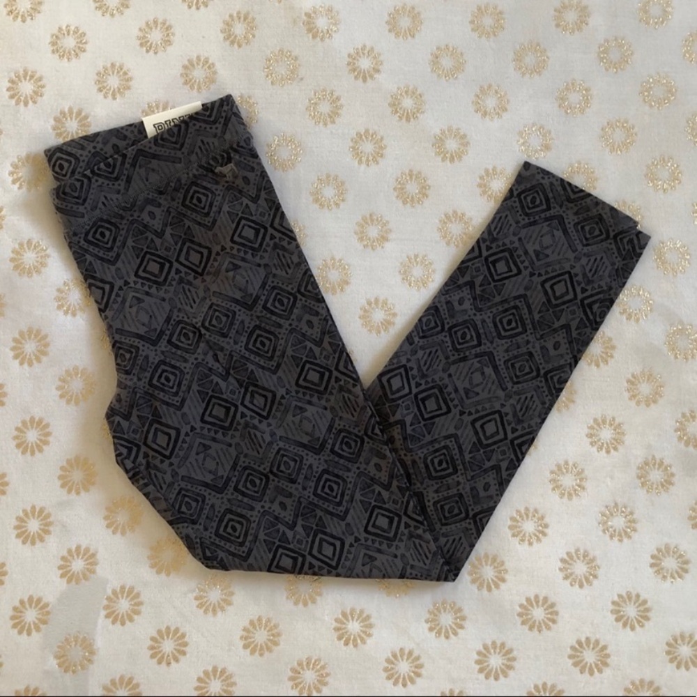 PINK Victoria's Secret Charcoal Gray Geometric Leggings